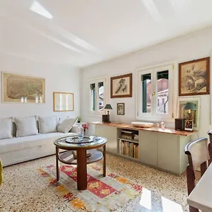 https://splendido-attico-arsenale-con-terrazza.hotelinveneto.com