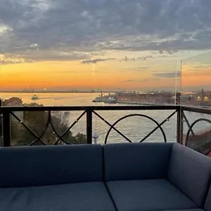 The Penthouse And Rooftop-terrace At Molino Stucky Venedig