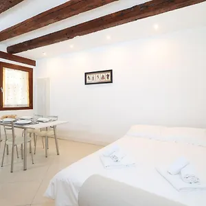 Bricola Biennale Apartamento Veneza